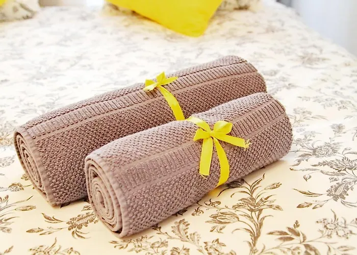 Grey Проживання в сім'ї *